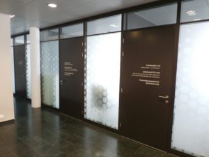 Büroräume Sichtschutz und Türbeschriftungen