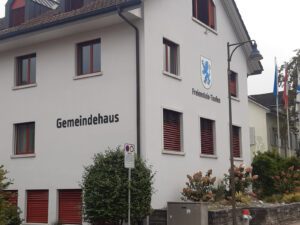 Gemeindehaus Freienstein Fassadenbeschriftung